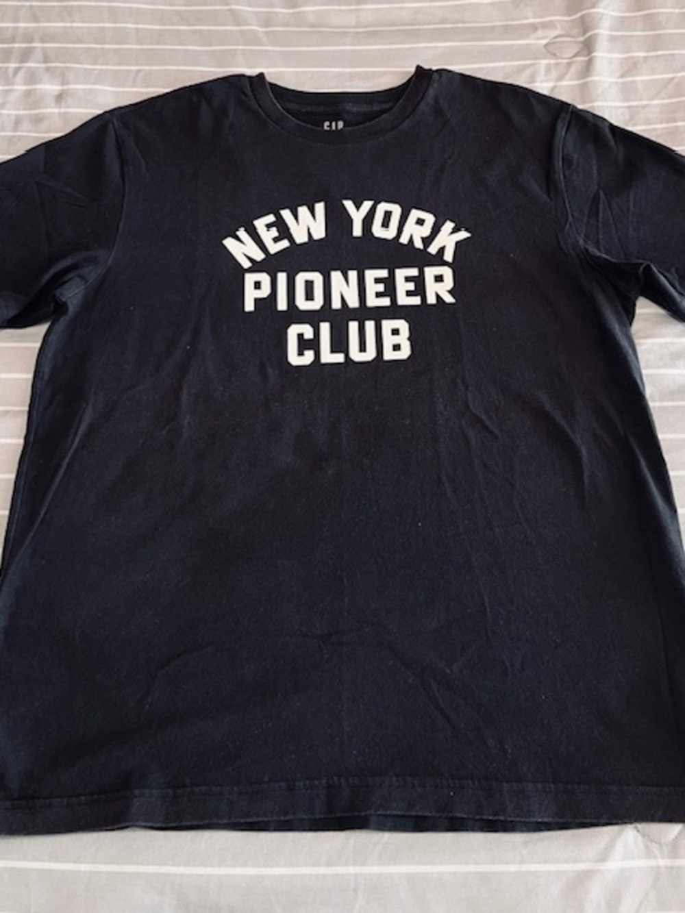 GAP Black Tee with White "New York Pioneer Club" Graphic🤘❤️